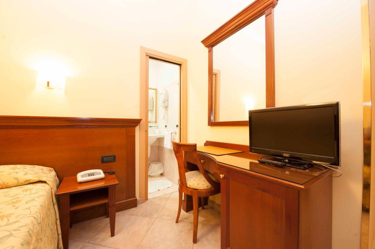 Hotel Astigiana & Appartamenti วาราซเซ ภายนอก รูปภาพ