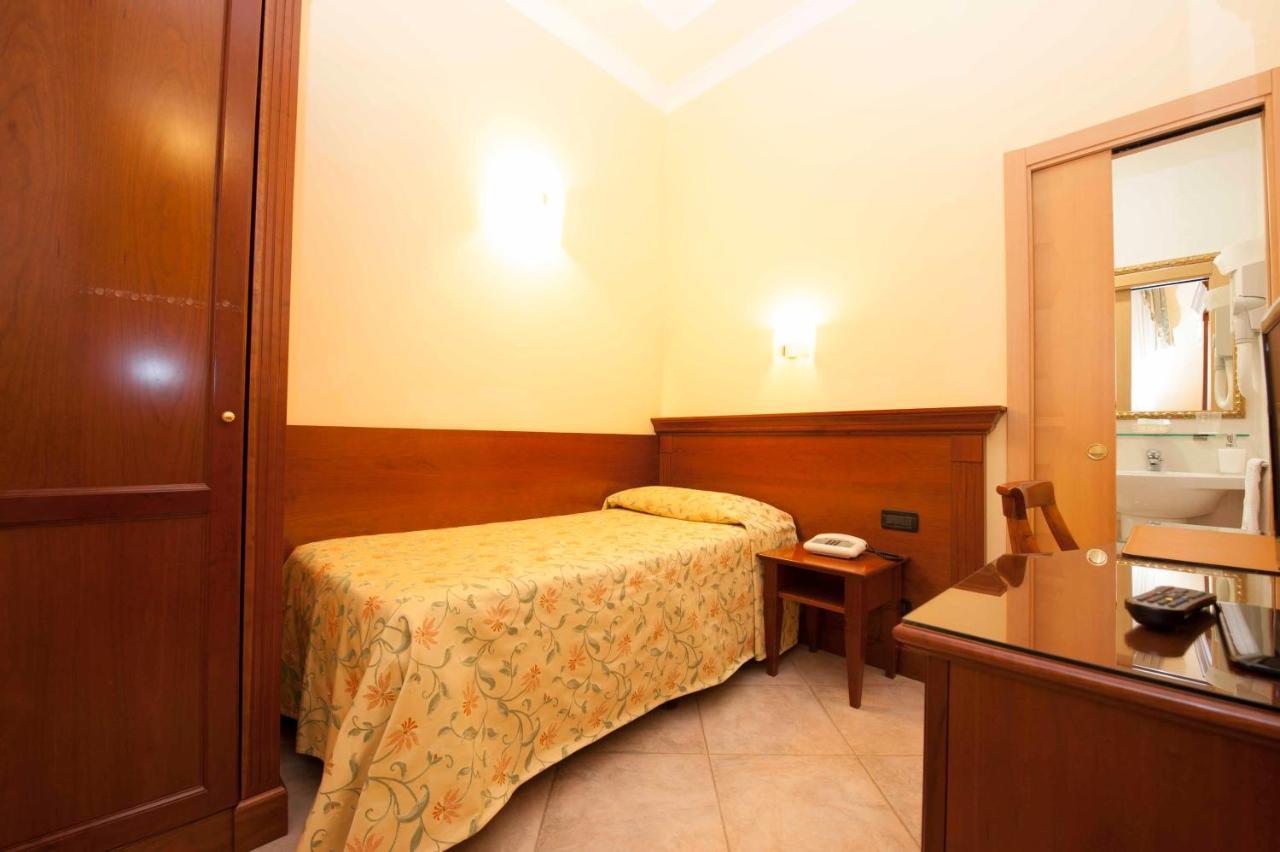 Hotel Astigiana & Appartamenti วาราซเซ ภายนอก รูปภาพ
