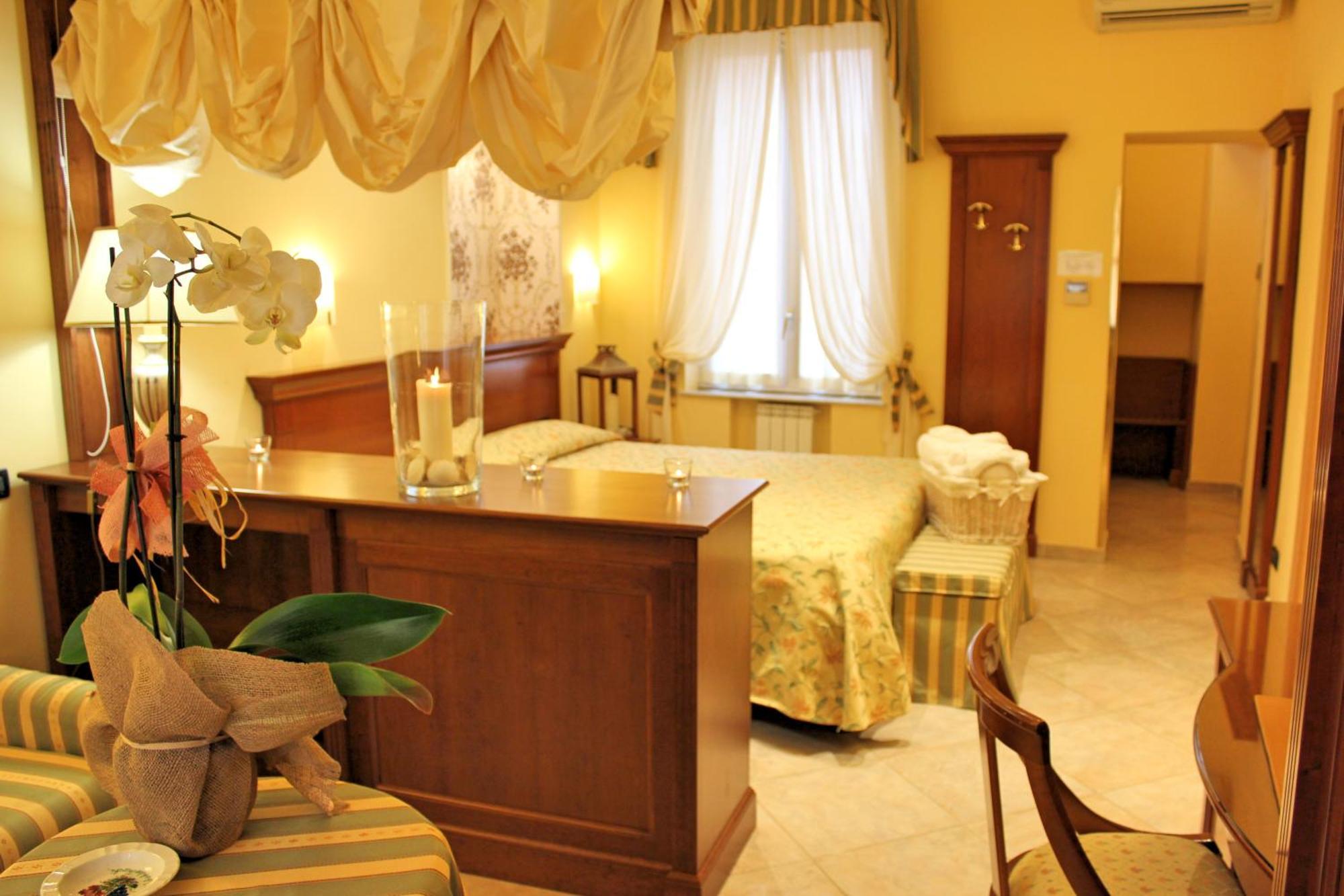 Hotel Astigiana & Appartamenti วาราซเซ ห้อง รูปภาพ