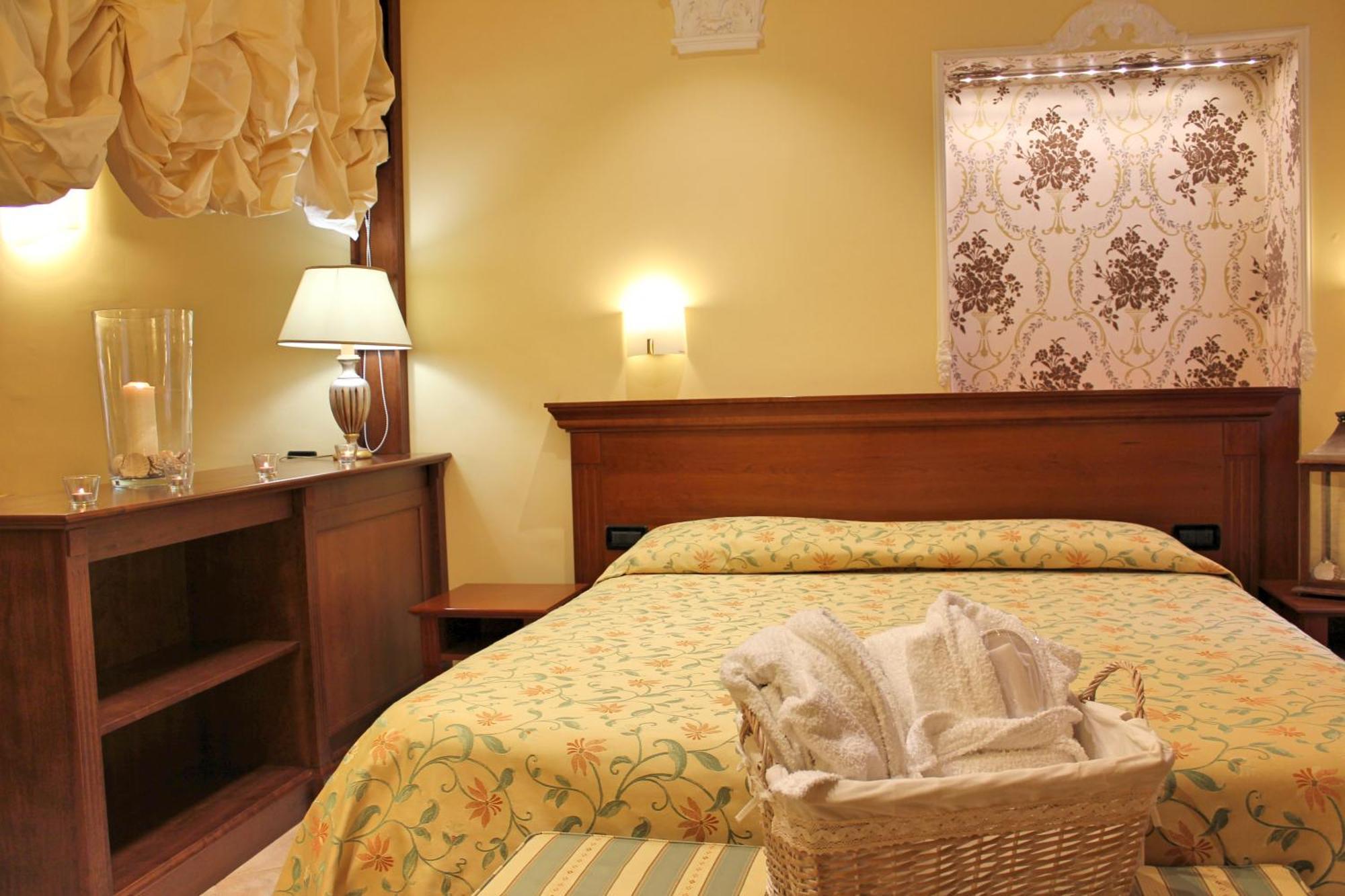 Hotel Astigiana & Appartamenti วาราซเซ ห้อง รูปภาพ