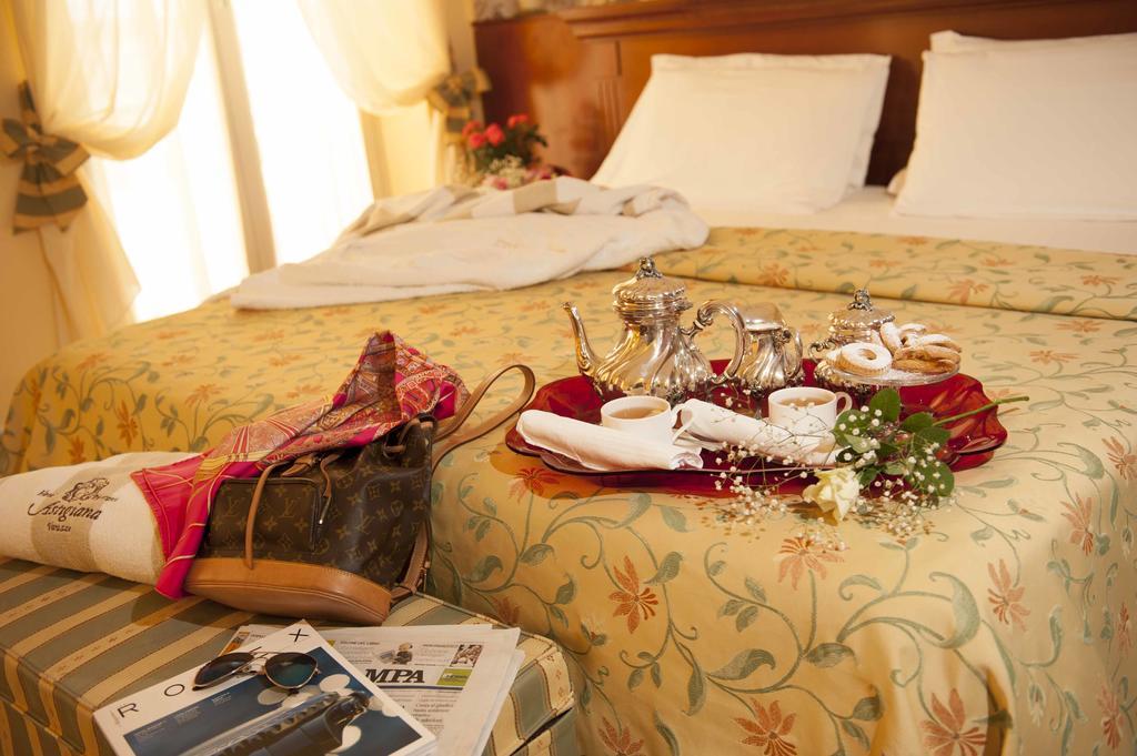 Hotel Astigiana & Appartamenti วาราซเซ ภายนอก รูปภาพ