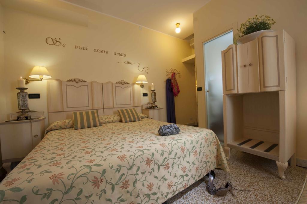 Hotel Astigiana & Appartamenti วาราซเซ ภายนอก รูปภาพ