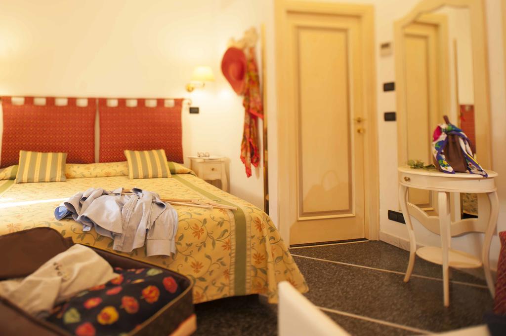 Hotel Astigiana & Appartamenti วาราซเซ ภายนอก รูปภาพ